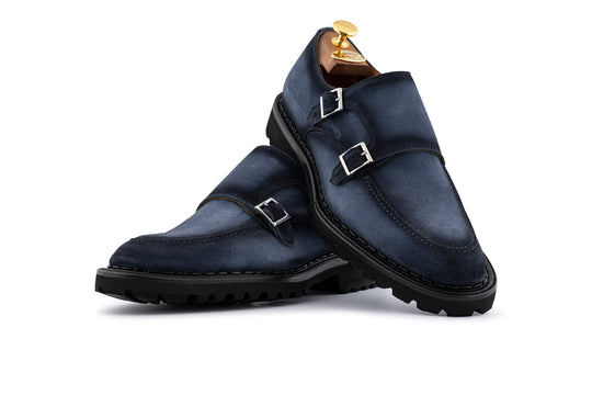 Double buckle in light blue suede