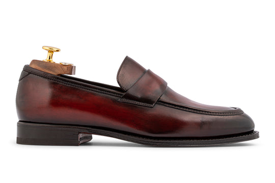Mocasín de cuero pintado a mano