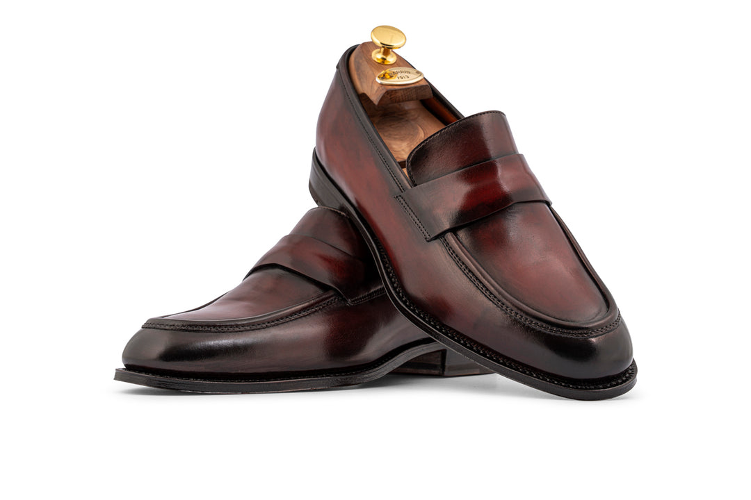 Mocasín de cuero pintado a mano