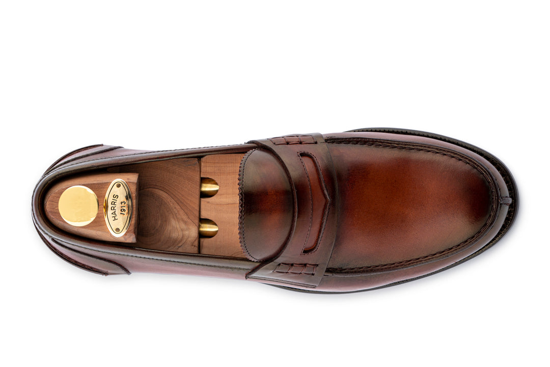 Mocasín de cuero pintado a mano