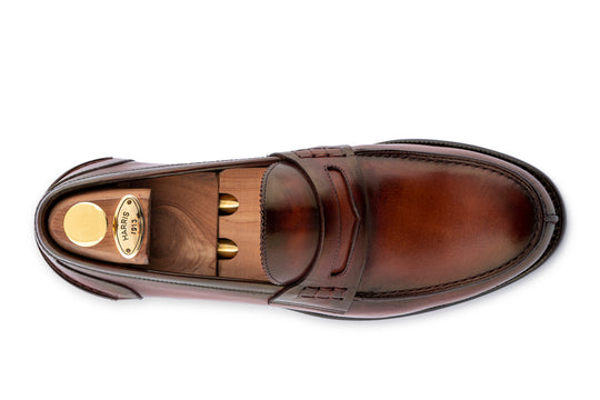 Mocasín de cuero pintado a mano