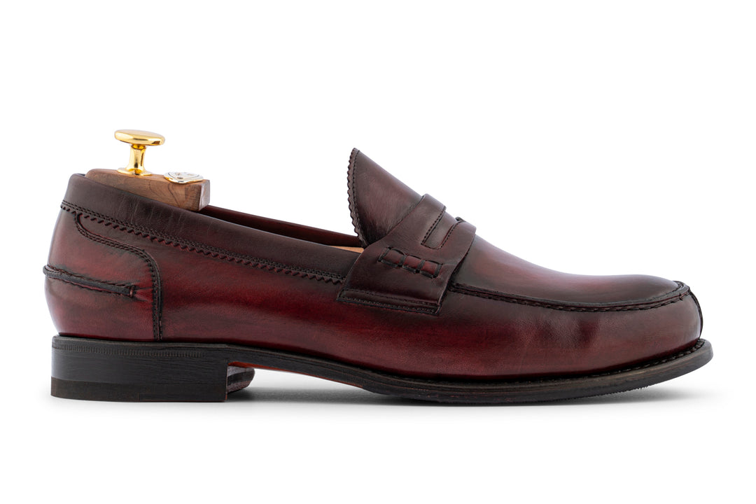 Mocasín de cuero pintado a mano