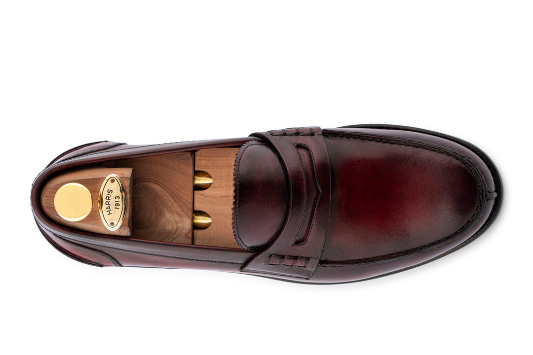 Mocasín de cuero pintado a mano