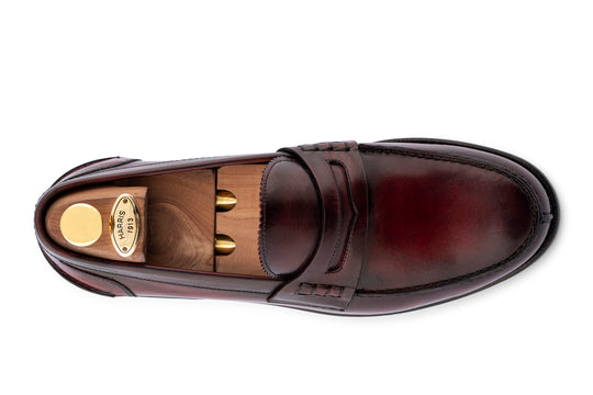 Mocasín de cuero pintado a mano