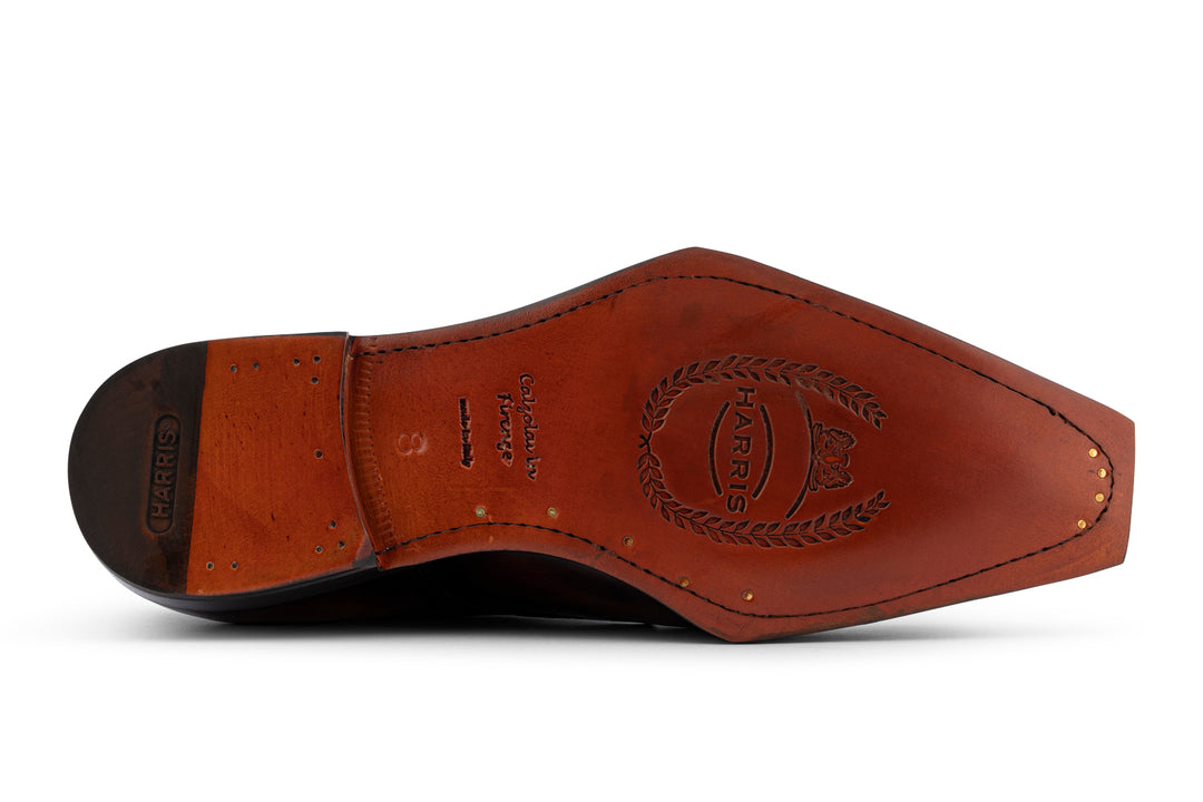 Derby de cuero pintado a mano y procesamiento noruego