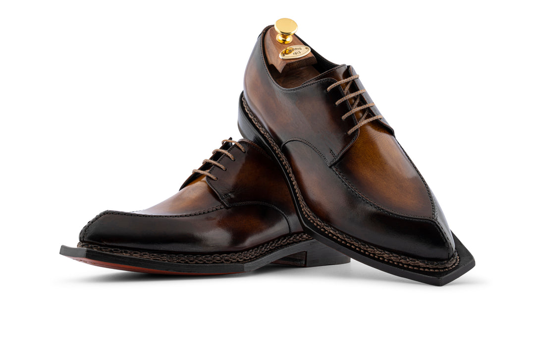 Derby de cuero pintado a mano y procesamiento noruego