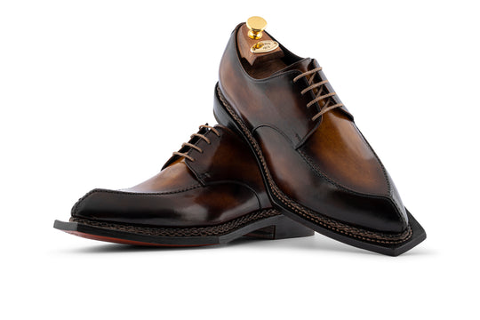 Derby de cuero pintado a mano y procesamiento noruego