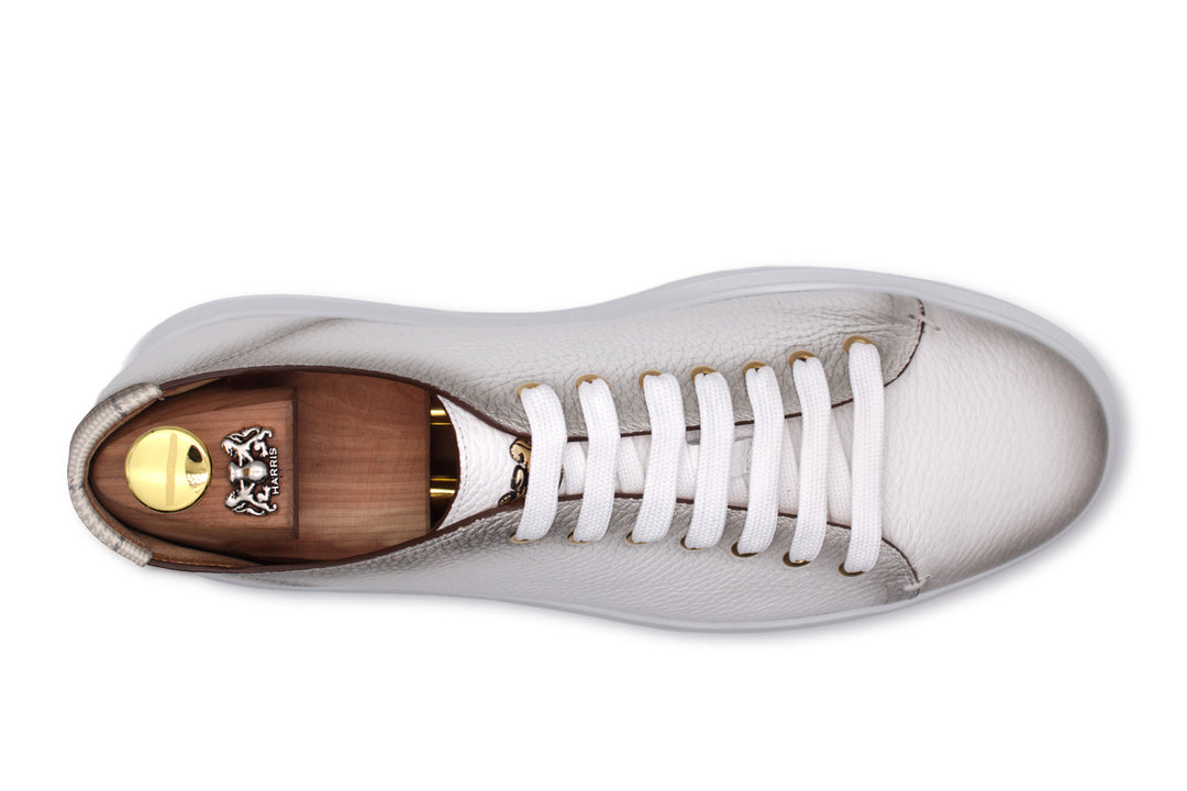 Zapatilla de cuero suave sombreada a mano