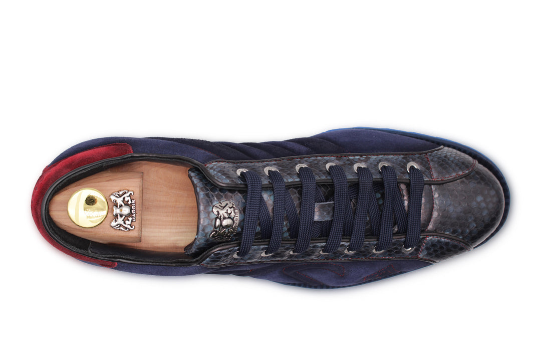 Sneaker in Wildleder und Python