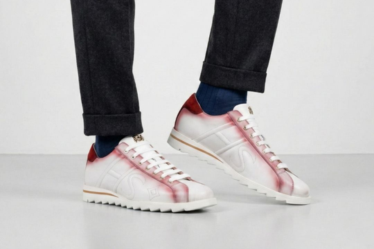 Sneaker aus schattiertem Leder und Wildleder