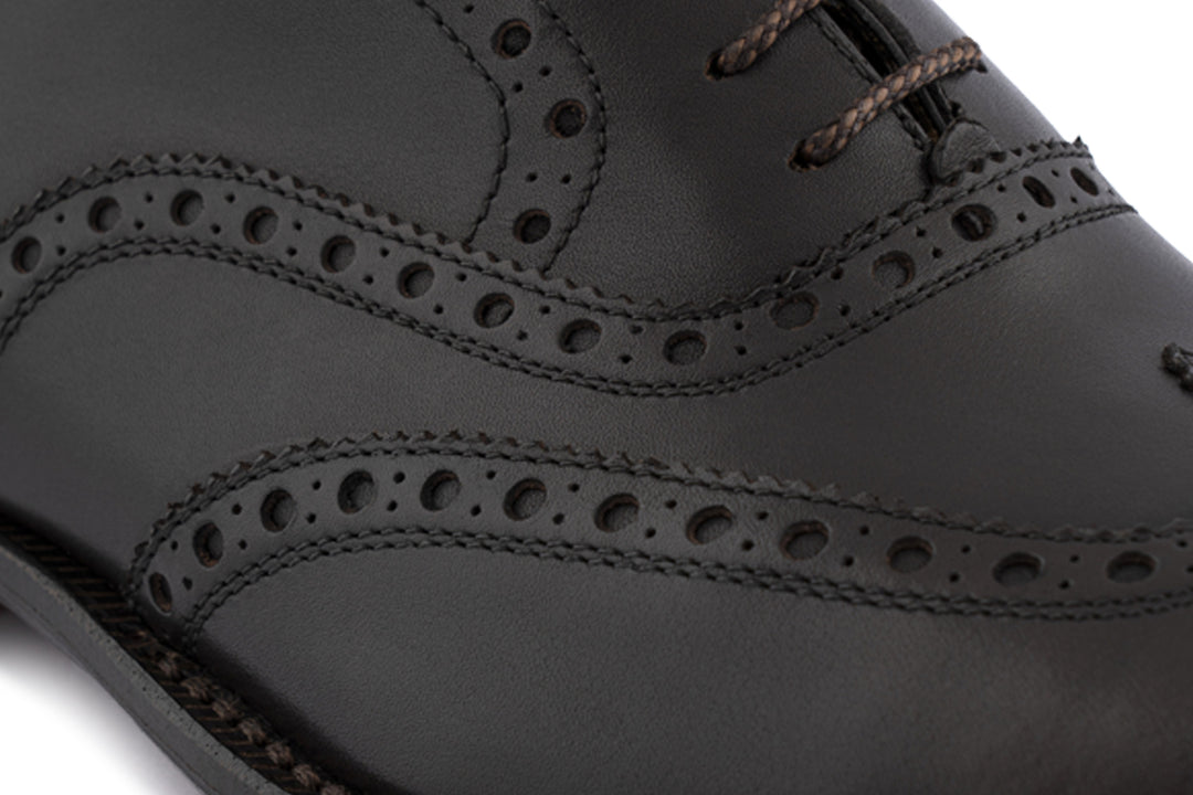 Französisches Leder mit Brouge -Details