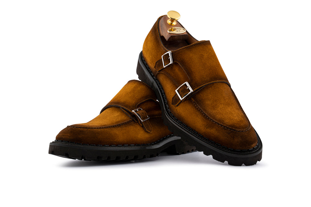 Double buckle in tobacco suede