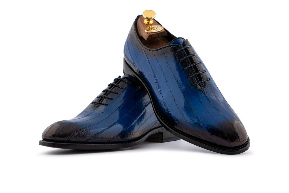 Stringata in pelle pregiata di anguilla blu elettrico