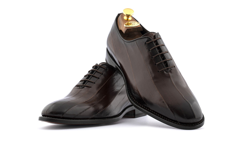 Stringata in pelle pregiata di anguilla testa di moro