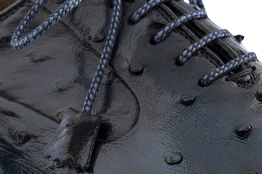 Cordones en piel fina.