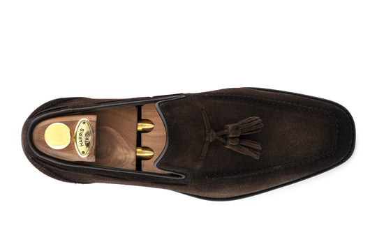 Mokassin mit Bommel aus handgefärbtem Wildleder