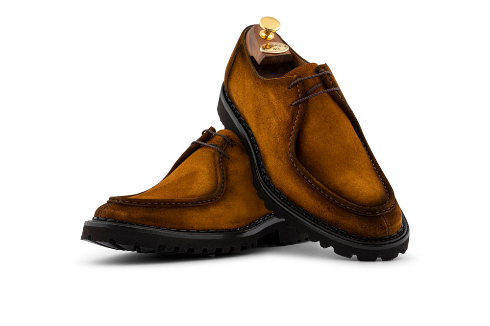 Lacets en daim avec coutures à la main