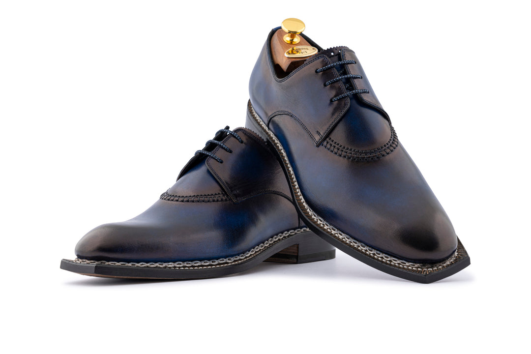 Derby peint à la main avec un travail norvégien