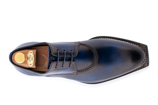 Derby peint à la main avec un travail norvégien