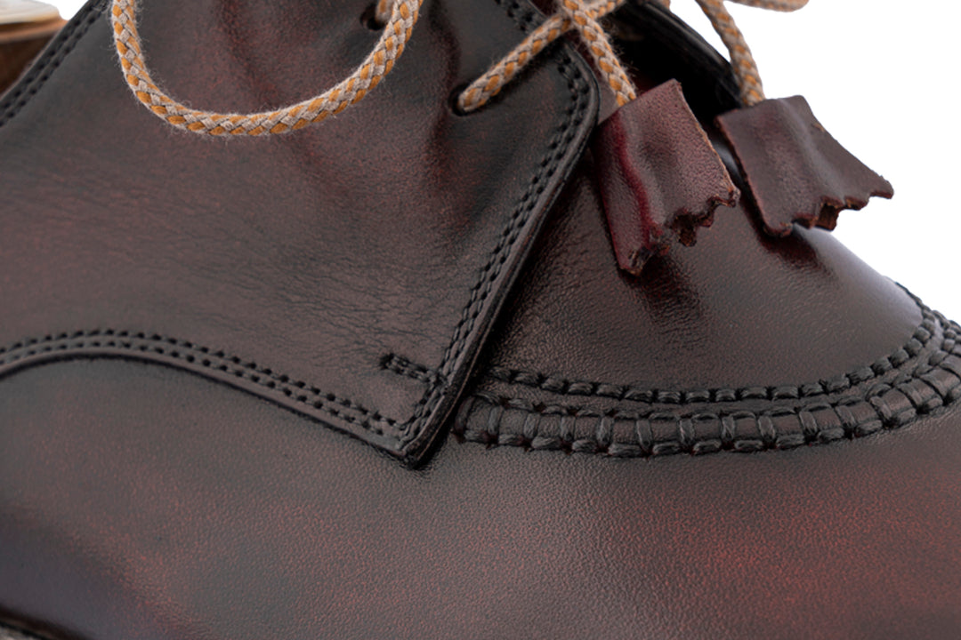 Derby peint à la main avec un travail norvégien