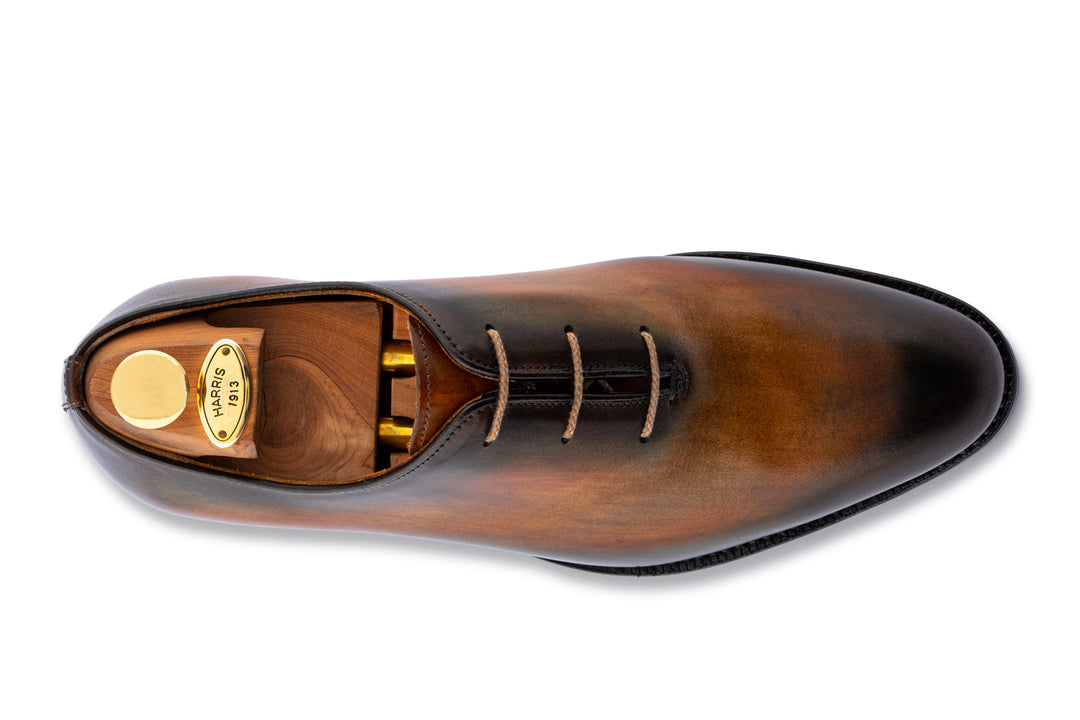 Glatte Brogues aus handbemaltem Leder