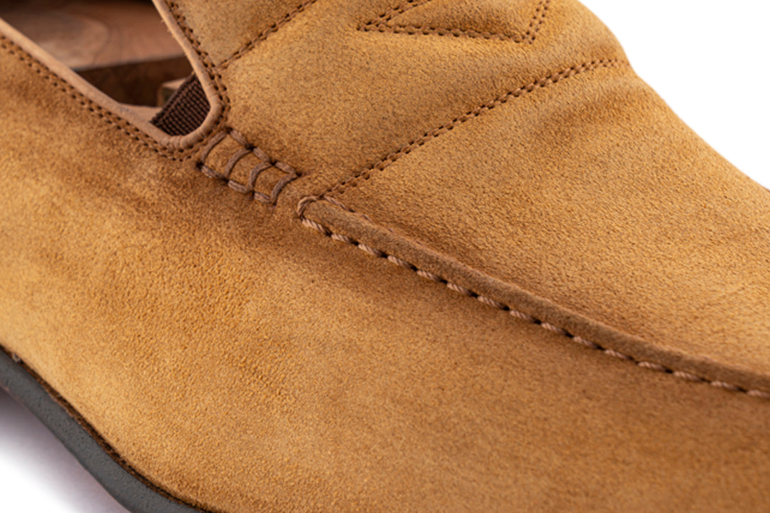 Mocassino in suede con passante imbottito