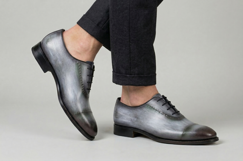 Francesina dipinta a mano con cuciture su carne