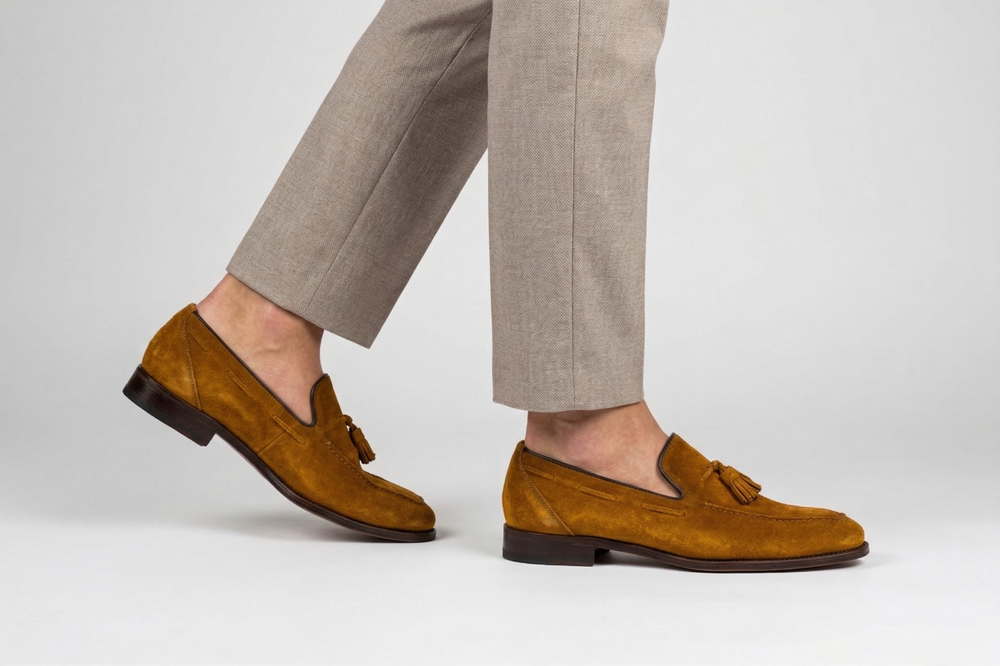 Mocassino in suede con pon pon