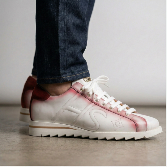 Sneaker aus schattiertem Leder und Wildleder