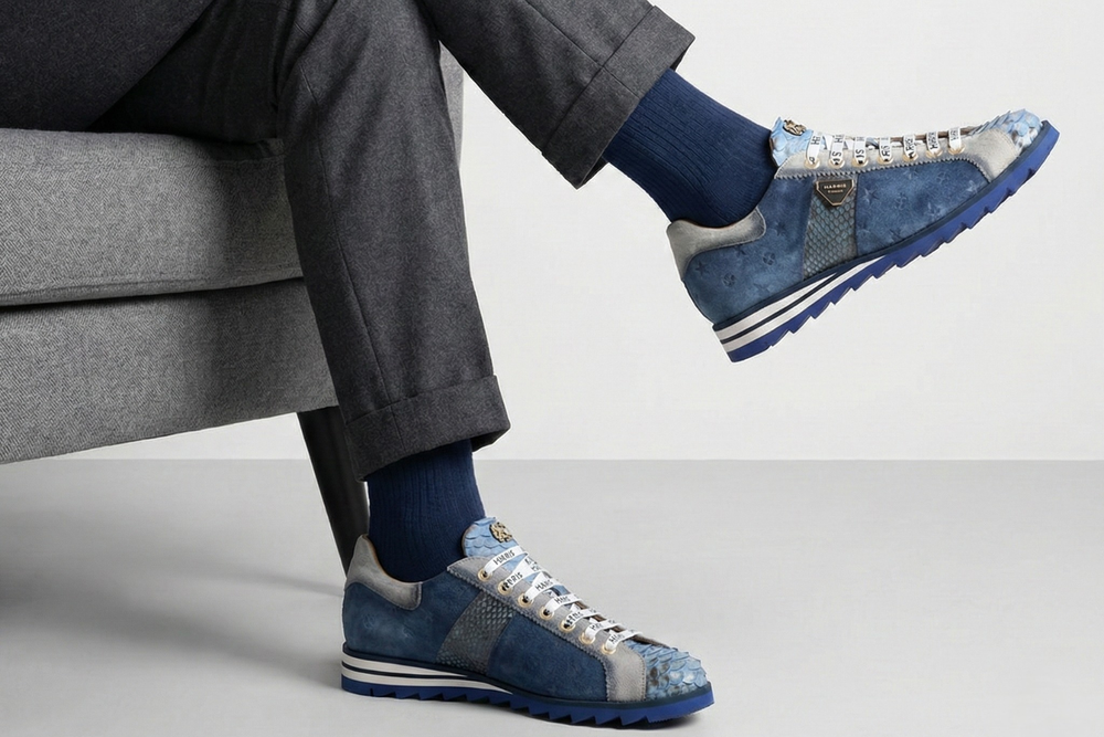 Sneakers aus Wildleder und Python