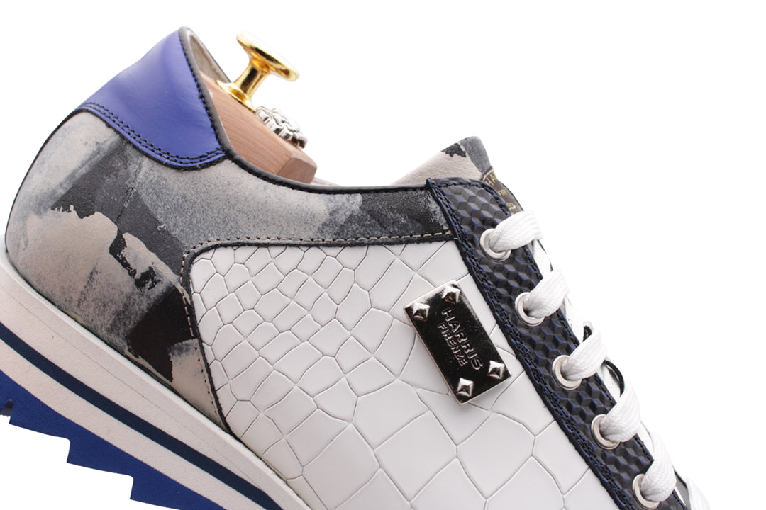 Turnschuhe im Wildleder mit perforierten Details