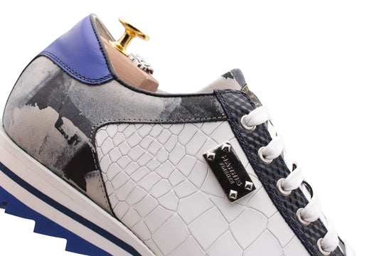 Turnschuhe im Wildleder mit perforierten Details