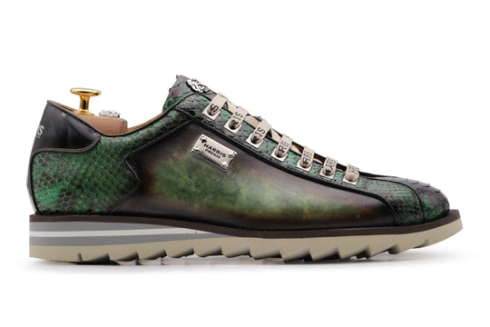 Sneakers in pelle dipinta a mano e pitone