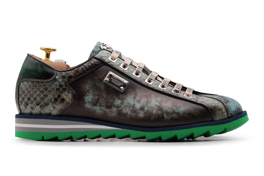 Sneakers in pelle dipinta a mano e pitone