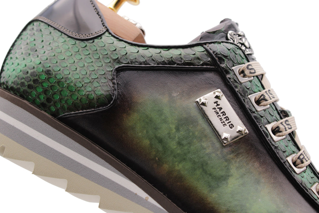 Sneakers in pelle dipinta a mano e pitone
