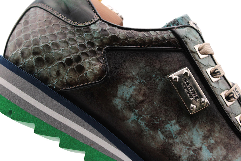 Sneakers in pelle dipinta a mano e pitone