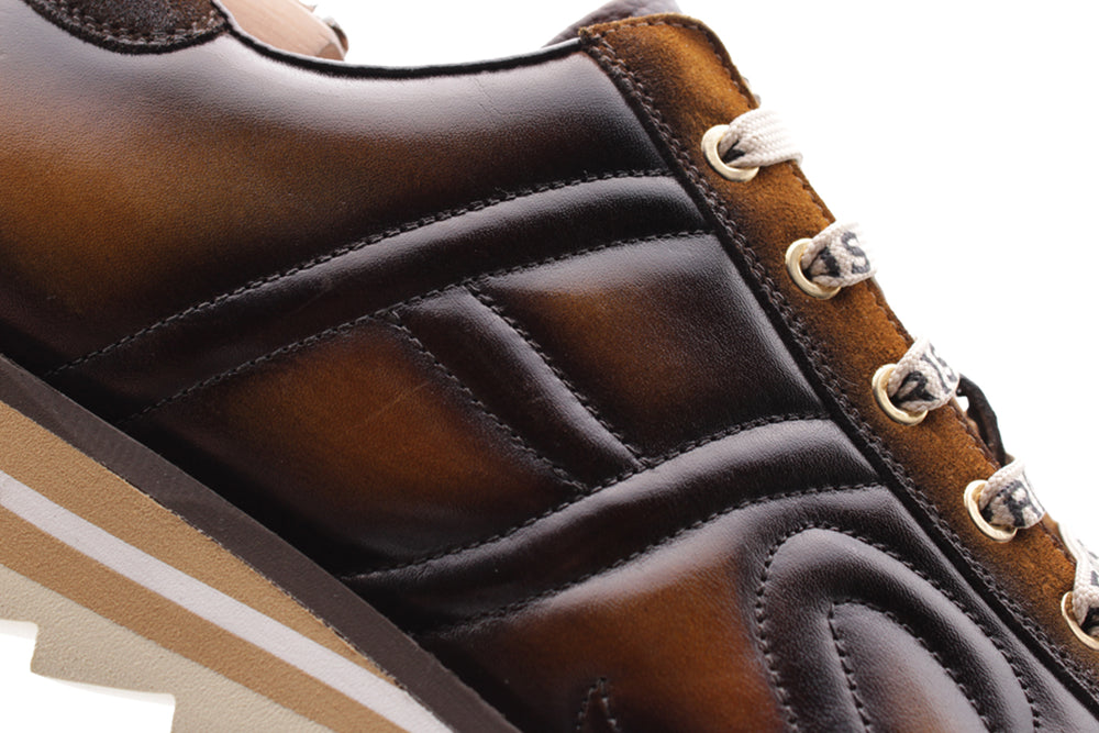 Braune handgepackte Leder -Turnschuhe