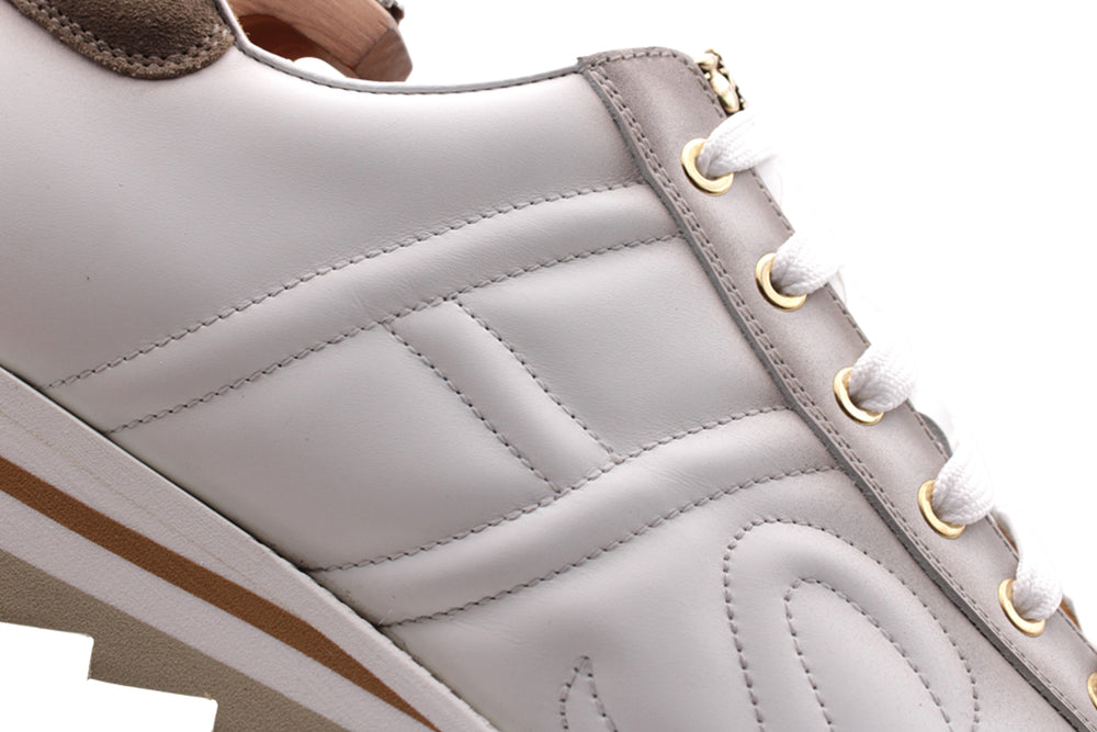 Leder -Sneaker mit schattierten Details