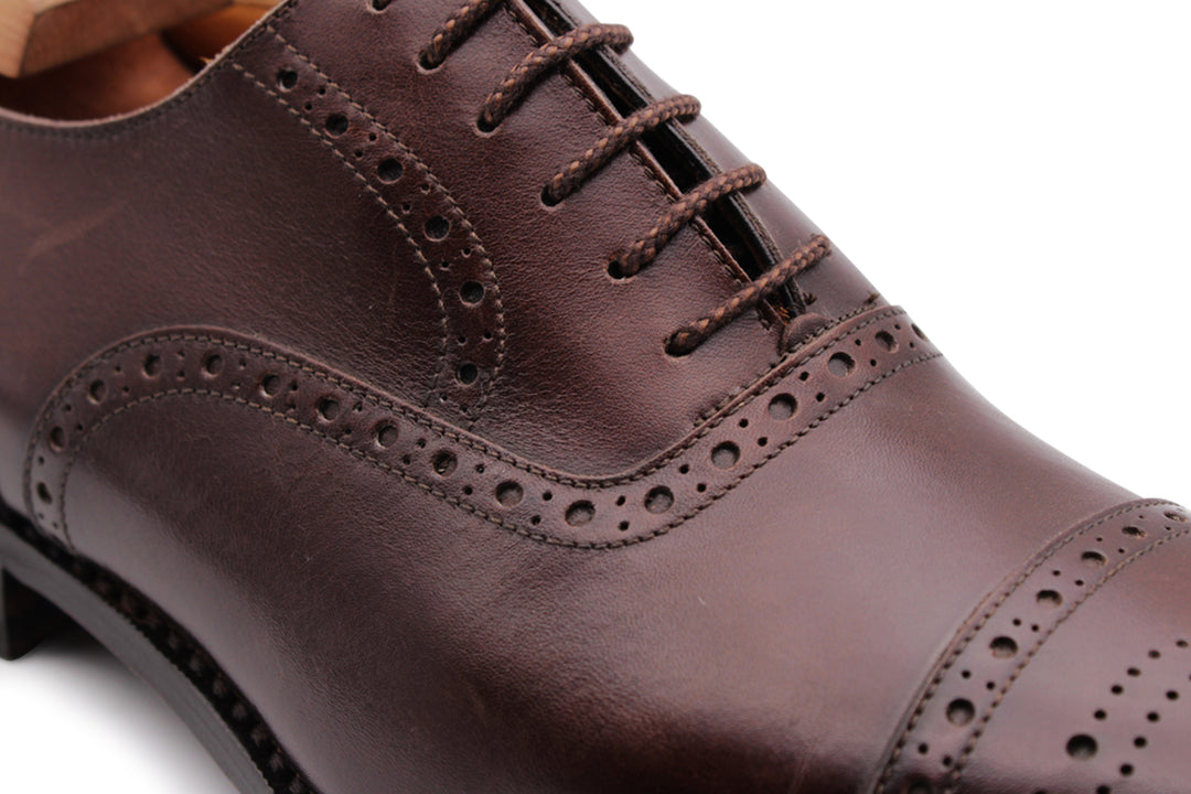 Classic Oxford with brogue details