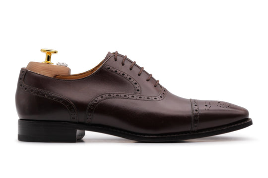 Classic Oxford with brogue details