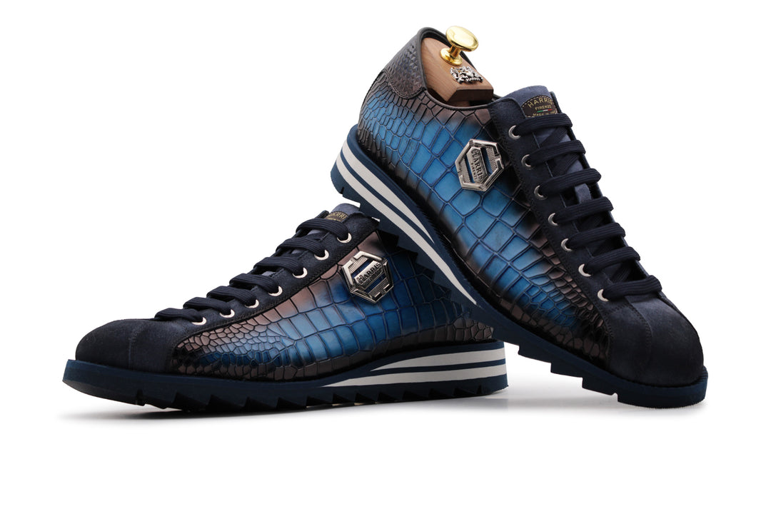 Zapatillas con efecto cocodrilo y ante.