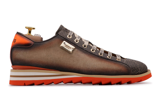 Sneakers mit Struktur und Wildledereffekt