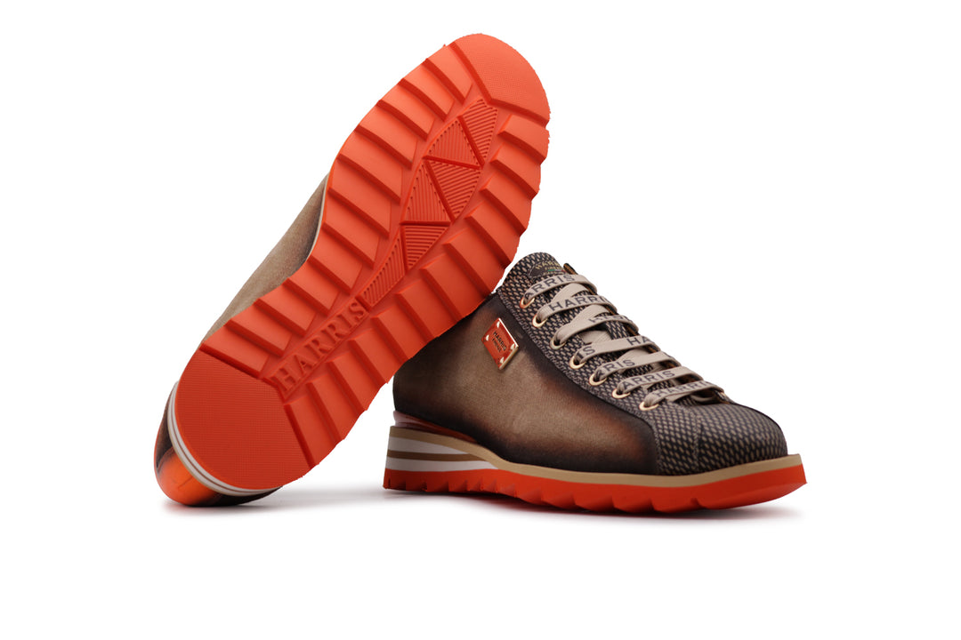 Sneakers mit Struktur und Wildledereffekt