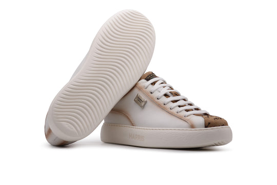 Baskets en cuir et détails écrivain